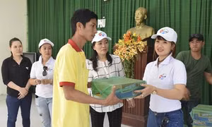 Thừa Thiên - Huế: Nhiều hoạt động thăm hỏi, hỗ trợ bà con vùng lũ