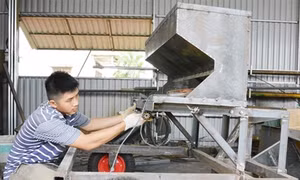 Anh Trần Văn Hảo làm giàu từ chế tạo máy nông nghiệp