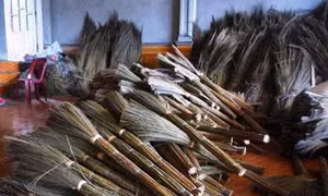 Nghề làm chổi ở Xuân Hội