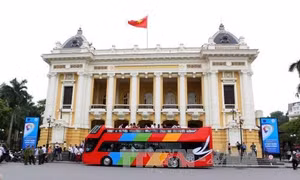Hà Nội chạy thử xe buýt 2 tầng mui trần