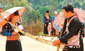 Về bản Mông nghe làn điệu giao duyên
