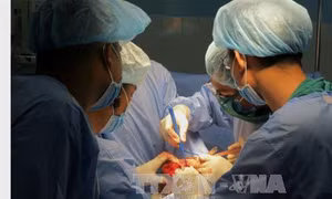 Bệnh viện tuyến quận thay khớp gối thành công cho bệnh nhân rối loạn đông máu
