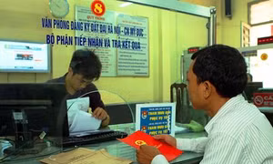 Ngưng hiệu lực quy định ghi tên cả gia đình vào sổ đỏ