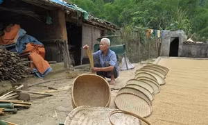 Khôi phục nghề đan lát truyền thống, giúp đồng bào dân tộc nâng cao thu nhập