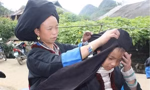 Khăn quấn đầu của phụ nữ Dao Khâu