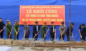 Hỗ trợ đồng bào dân tộc Mường có hoàn cảnh khó khăn xây dựng nhà ở