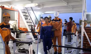 Tàu SAR 413 cứu nạn thành công các ngư dân gặp nạn trên biển