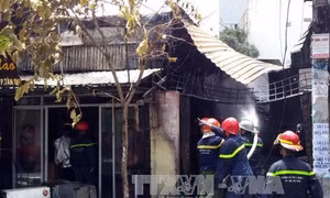 Bất cẩn trong hàn xì khiến cửa hàng điện lạnh bị thiêu rụi