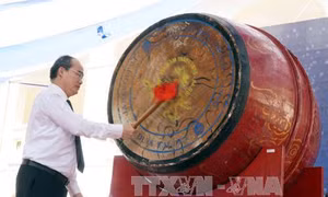 Bí thư Thành ủy Thành phố Hồ Chí Minh Nguyễn Thiện Nhân dự Lễ Kỷ niệm 90 năm Trường Petrus Ký – Trung học phổ thông Chuyên Lê Hồng Phong