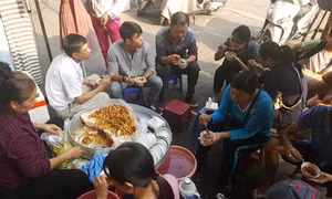 Độc, lạ bánh đúc tàu đất cảng