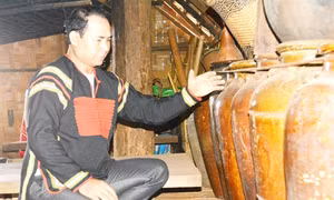 Nghệ nhân Y’ Thim Byă tâm huyết với tiếng cồng chiêng của dân tộc