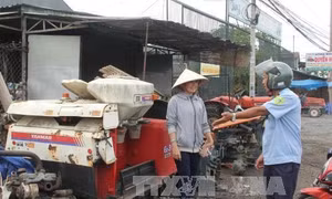 Long An lập lại trật tự hành lang an toàn giao thông