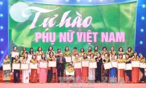 Thủ tướng dự chương trình "Tự hào Phụ nữ Việt Nam" và trao Giải thưởng Kovalevskaia