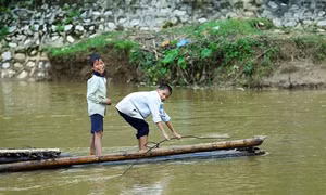 Người dân bản Pom Sinh (Điện Biên) mong mỏi một chiếc cầu