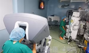 Phẫu thuật ca ung thư dạ dày đầu tiên bằng Robot