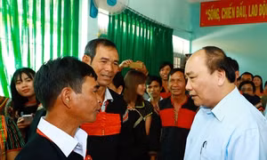 Thủ tướng Nguyễn Xuân Phúc thăm bà con xã Khuê Ngọc Điền, huyện Krông Bông, Đắk Lắk