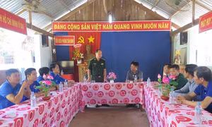Tuổi trẻ TTXVN về nguồn, thăm - tặng quà các đơn vị kết nghĩa nhân Ngày Biên phòng toàn dân
