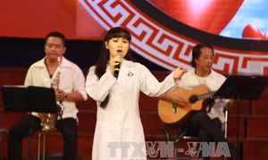 Đêm nhạc Blouse Trắng "Hát cho yêu thương"