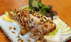 Cá điêu hồng chiên xù cuốn bánh tráng miền Tây Nam Bộ