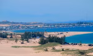 Sơn Hải - nơi đồi cát hùng vĩ chạy ra sát biển đẹp mê hồn