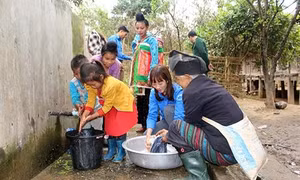 Bộ đội góp sức cùng dân bản Nà Cang xây dựng cuộc sống