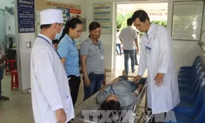 Hàng chục công nhân ở Long An nhập viện sau bữa cơm trưa