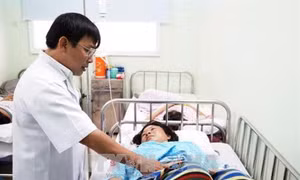 Đội cấp cứu báo động đỏ liên viện cứu sống sản phụ bị lộn tử cung sau sinh