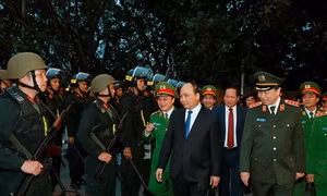 Thủ tướng Nguyễn Xuân Phúc kiểm tra công tác sẵn sàng chiến đấu tại Sư đoàn 312 và Bộ Tư lệnh Cảnh sát cơ động