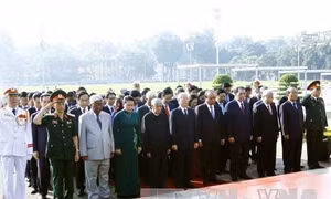 Lãnh đạo Đảng, Nhà nước tưởng niệm các Anh hùng Liệt sỹ và vào lăng viếng Chủ tịch Hồ Chí Minh