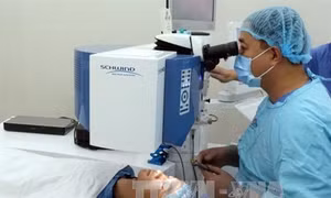 Phẫu thuật khúc xạ bằng Laser công nghệ SmartSurfACE giá rẻ lần đầu tiên tại Việt Nam