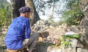 Lễ cúng thần thổ địa của người dân tộc thiểu số