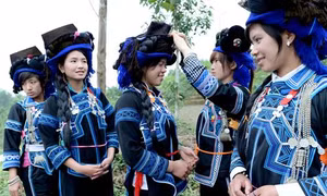 Người Hà Nhì đen “nhảy que” trong lễ hội cầu mùa