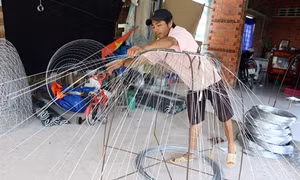Tăng thêm thu nhập từ nghề đan bội kẽm