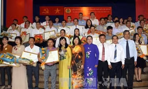 Thành phố Hồ Chí Minh biểu dương các đảng viên tiêu biểu có nhiều sáng kiến trong lao động