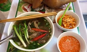 Mê mẩn món phở gà gạo lứt Bắc Hà