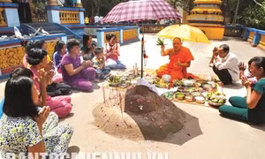 Tục đắp núi cát của người Khmer Nam Bộ
