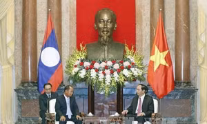 Chủ tịch nước Trần Đại Quang và Thủ tướng Nguyễn Xuân Phúc tiếp Bộ trưởng An ninh Lào
