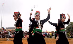 Đắm say điệu múa Áu Eo
