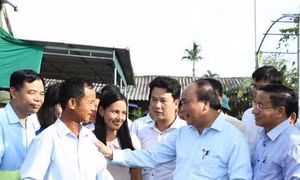 Thủ tướng Nguyễn Xuân Phúc thăm mô hình nông thôn mới tại xã Tượng Sơn