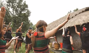 Lễ cúng cổng buôn làng của người M'nông