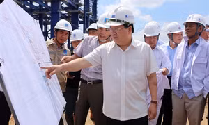 Phó Thủ tướng Trịnh Đình Dũng kiểm tra tiến độ Nhà máy Nhiệt điện Long Phú 1