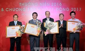 Trao tặng danh hiệu "Nghệ nhân Ưu tú" cho các cá nhân ngành kim hoàn