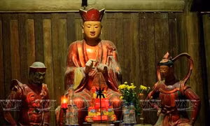 Bút Tháp cổ tự