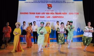 Giao lưu sinh viên ba nước Việt Nam - Lào - Campuchia