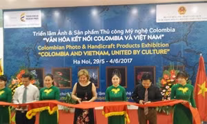 Triển lãm ảnh và sản phẩm thủ công mỹ nghệ của Colombia