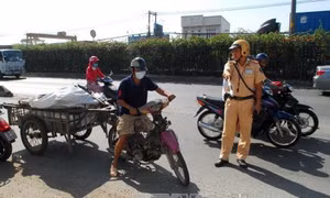 Thành phố Hồ Chí Minh ra quân xử lý xe cơ giới, xe thô sơ chở hàng cồng kềnh