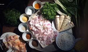 Gà mọ - món ăn đặc biệt của dân tộc Thái Mộc Châu
