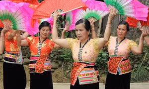 Nét đẹp áo Cóm của phụ nữ dân tộc Thái
