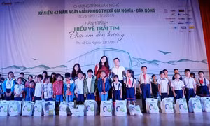 Trao 300 phần quà cho trẻ em có hoàn cảnh khó khăn tại tỉnh Đắk Nông