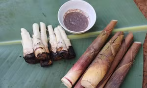 Đậm đà món măng rừng nướng chẩm chéo ở vùng Tây Bắc